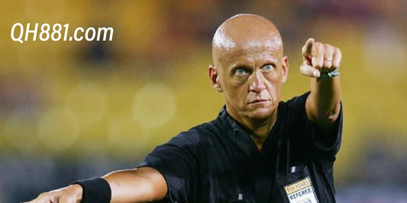 Pierluigi Collina là vị trọng tài rất nghiêm khắc